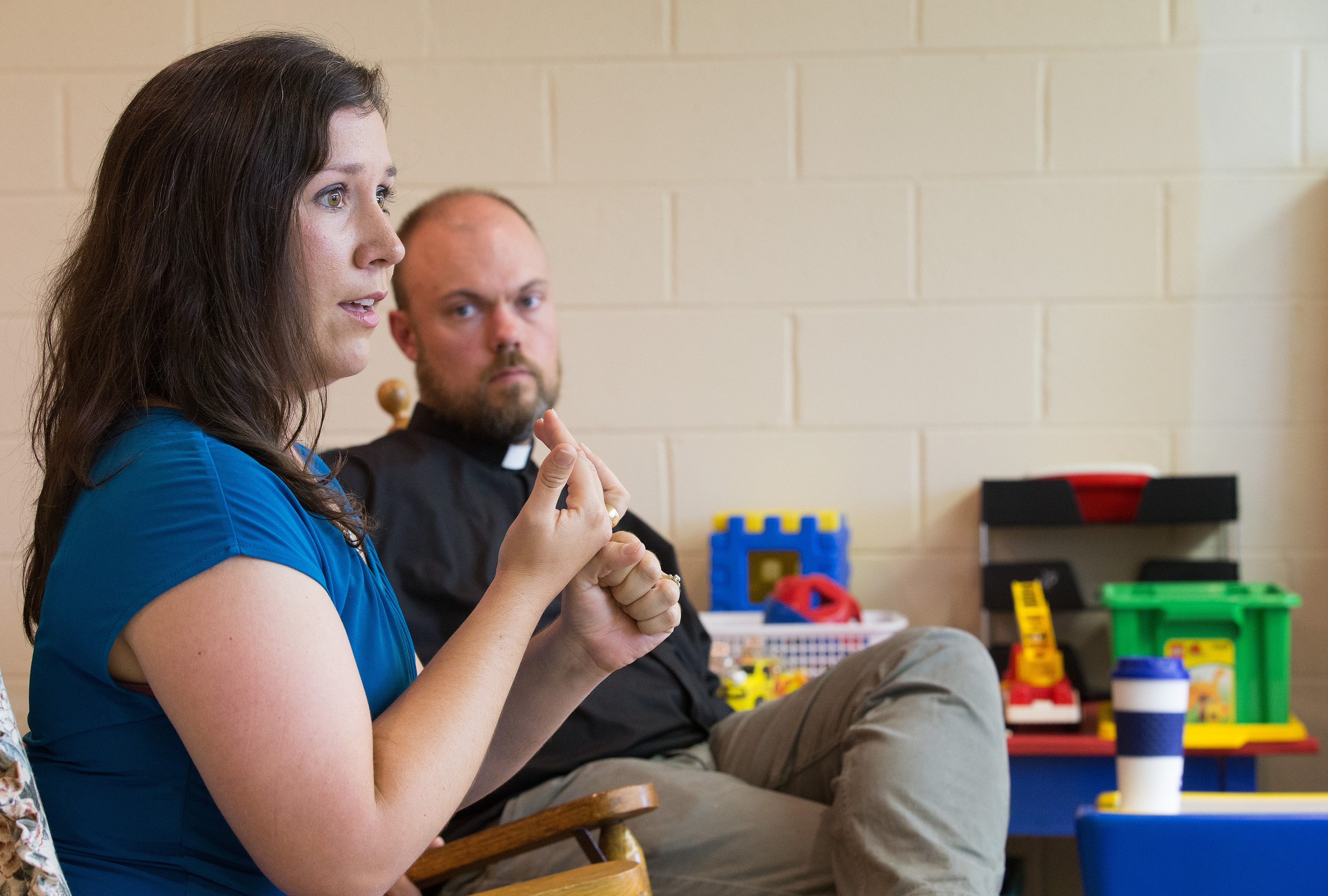 Rachael Porter e o Rev. David Johnston adotaram duas crianças que vieram de uma casa onde havia dependência de opiáceos. Johnston serve como pastor da Igreja Igreja Metodista Unida de Concord, em Atenas, Virgínia Ocidental.