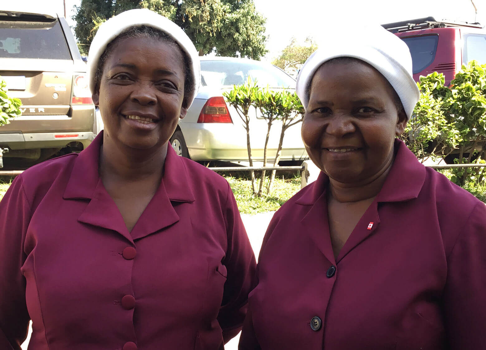 A Presidente e vice das Mulheres Metodisras de Maputo Sul Sara Obede à direita e Felizarda Come à esquerda falando depois da Conferência Distrital. Foto de Joao Sambo