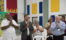 (From left) Bishop Jonathan Holston, the Rev. Carlos Cornejo, Claudete Mora, the Rev. Luis Soto and Bishop Mike McKee use body movement to pray the Lord’s Prayer as part of a devotion given by Bishop Cynthia Moore-Koikoi, at Cristo Resucitado, Ciudad España, Honduras. Photo by Kathy L. Gilbert.