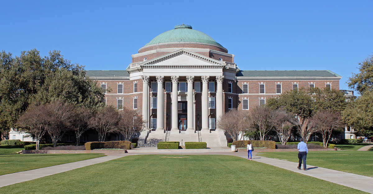 Los/as fideicomisarios de la Universidad Metodista del Sur (SMU por sus siglas en inglés) en Dallas, votaron para destituir de su consejo de administración al obispo metodista unido Scott Jones, luego de que se uniera a la demanda de la Conferencia Jurisdiccional del Centro Sur contra la escuela. Foto cortesía de Wikimedia Commons, Creative Commons.