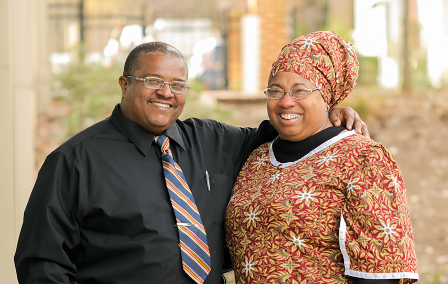 Leonardo Garcia y Cleivy Benitez son ministros/as ordenados/as y medicos/as de profesión de origen cubano, que sirven en la misión de Quéssua, al oriente de Angola desde 2011. Foto cortesia familia García-Benítez.