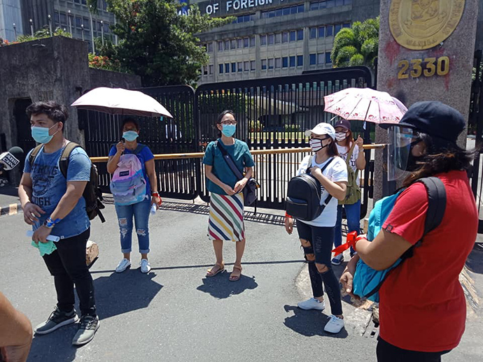 United Methodists and others join in a prayer rally in front of the Department of Foreign Affairs in Pasay City, Philippines, on July 17, to seek repatriation of Filipino overseas workers stranded due to COVID-19. Photo courtesy of the Rev. Mariesol Villalon.