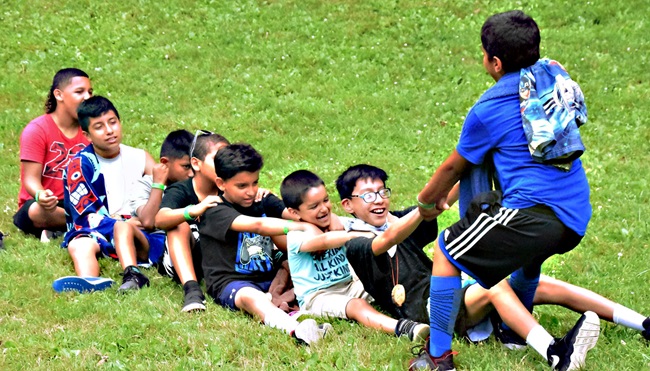 Niños/as y jóvenes disfrutaron de una semana de aprendizaje, risas, amor por la naturaleza, lecciones de vida y mucha diversión. Foto por John Coleman, Conferencia Anual de Este de Pensilvania.