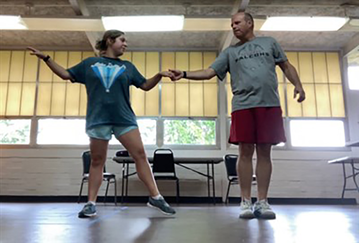 El Dr. Hagan, pastor principal de la Primera Iglesia Metodista Unida de Statesboro y su pareja de baile Eastyn Durrence, una estudiante de la Universidad del Sur de Georgia y ex bailarina competitiva, son uno de los 10 equipos en la competencia Bailando con las Estrellas de Statesboro de este año. Foto cortesía de la Conferencia Anual el Sur de Georgia.