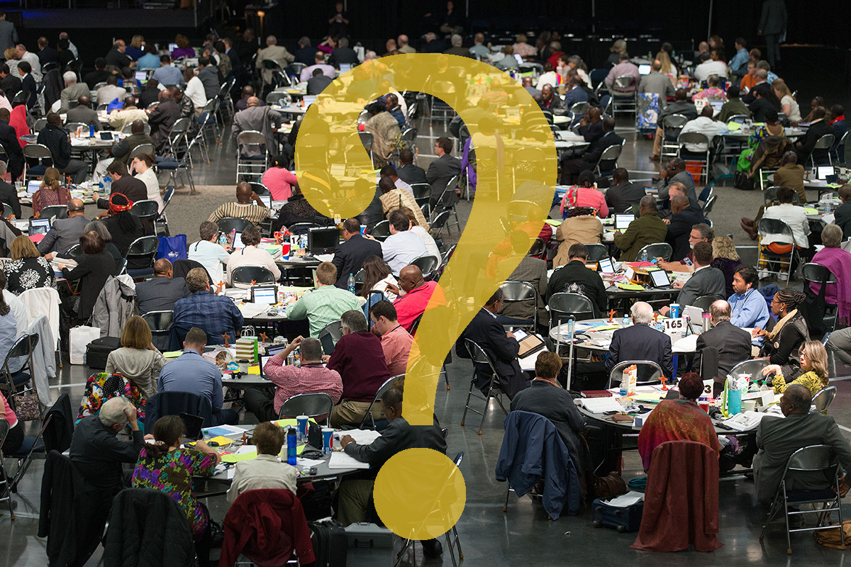 Esta foto de archivo muestra a los/as delegados/as en deliberaciones legislativas durante la Conferencia General Metodista Unida de 2016 en Portland, estado de Oregón. Citando preocupaciones sobre las limitaciones que impone la pandemia de  COVID-19 y la disponibilidad de visas, un grupo de 170 delegados/as envió una carta a los/as organizadores/as solicitando que la próxima Conferencia General sea pospuesta  para 2024. Por su parte, otro grupo organizado de África está instando a que se lleve a cabo este año como esta pautada. Foto de Mike DuBose, Noticias UM.
