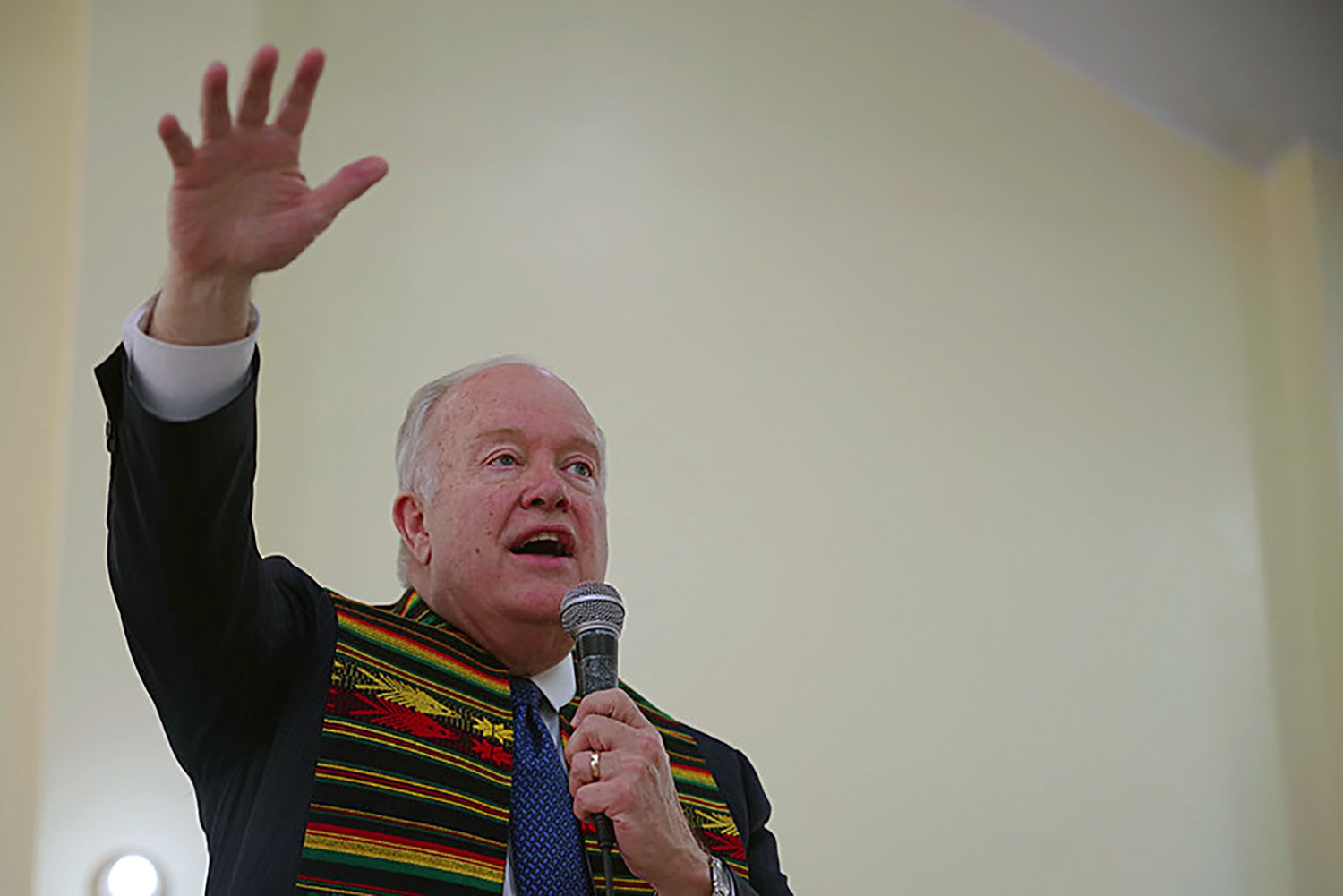 O bispo McKee é atualmente o líder episcopal da Missão Metodista Unida de Honduras e da Conferência Anual do Norte do Texas desde 2012 e da qual se aposentará, durante seu deado interino, a partir de 1º de janeiro de 2023, quando também servirá como bispo residente na Perkins. Foto Rev. Gustavo Vasquez, MU News.