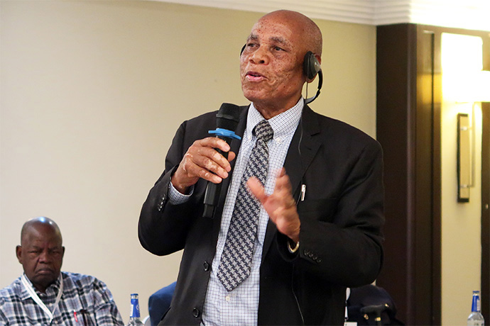 O Bispo Eben K. Nhiwatiwa, da Área Episcopal do Zimbábue, que é o presidente dos Colégios dos Bispos da África, fala durante a reunião dos líderes episcopais do continente em Lubumbashi, Congo, de 2 a 7 de Setembro. A reunião manteve várias discussões relacionadas com o futuro da igreja em África. Foto de Eveline Chikwanah, Notícias da MU.