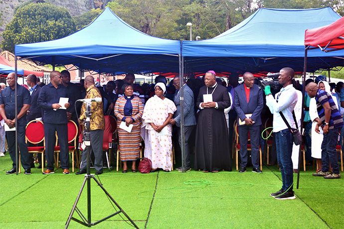 Líderes governamentais e religiosos convidados ao evento estiveram presentes em bom número. Malanje, foto de João Goncalves Sofia Nhanga.