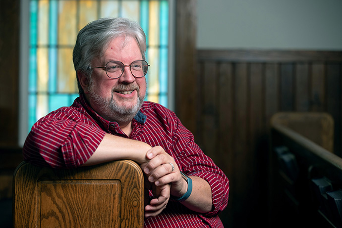 O reverendo C. Don Jones espera que seu livro, “O sol ainda brilha: a lenda de um pastor bêbado”, ajude outras pessoas que lutam contra o vício a perceber que há ajuda disponível para elas. Foto de Mike DuBose, Notícias MU