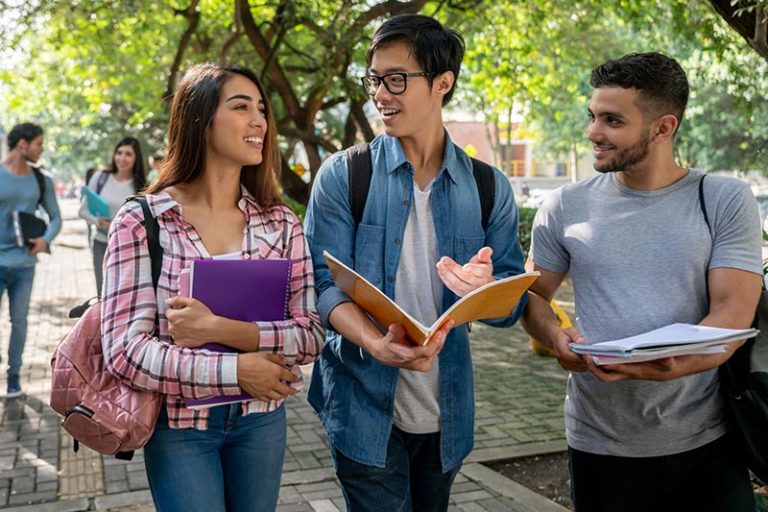 연합감리교회 고등교육사역부는 오는 2024년 3월 13일까지, 대학 또는 대학원에 다니는 연합감리교 학생들의 학업을 돕기 위한 새로운 장학금 신청서를 접수하고 있다. 사진 출처, 총회고등교육사역부.