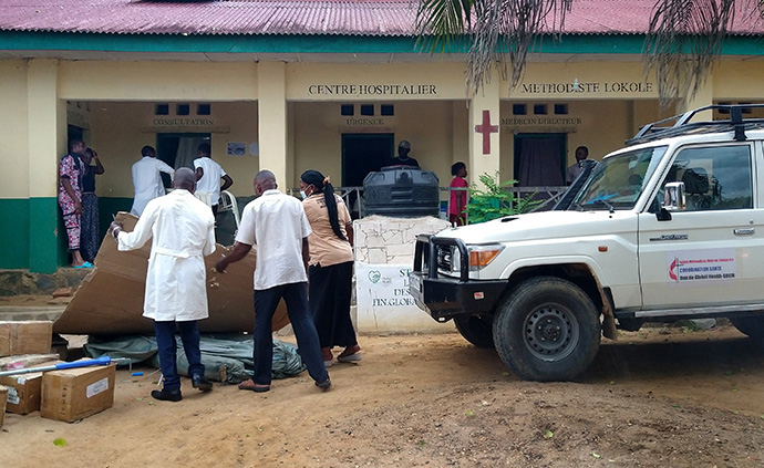 Health workers unload medical supplies at Lokole United Methodist Hospital in Kindu, Congo, as part of a vaccination campaign against measles. The United Methodist Board of Global Ministries’ Global Health unit is working with the coordinators of the church’s four Congolese health councils to implement the program. Photo by Chadrack Tambwe Londe, UM News.