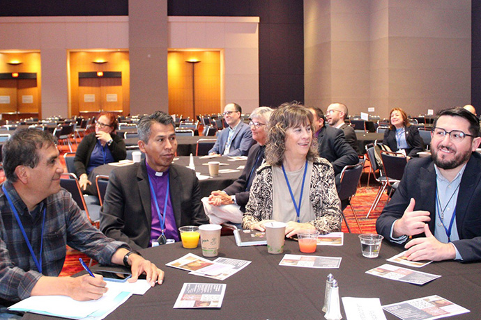 De izquierda a derecha: Ruben Mamani y el Obispo Medardo Vedia Gutiérrez de la Iglesia Evangélica Metodista en Bolivia, Ivana Evans de la Iglesia Evangélica Metodista en Argentina y Cristian Slick, misionero de la Junta General de Ministerios Globales. Foto Rev. Gustavo Vasquez, Noticias MU.