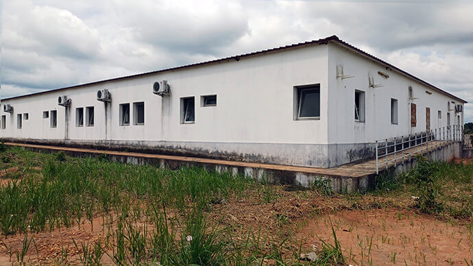 Parte traseira do centro de Saúde que beneficiará milhares de utentes. Foto de João Nhanga.