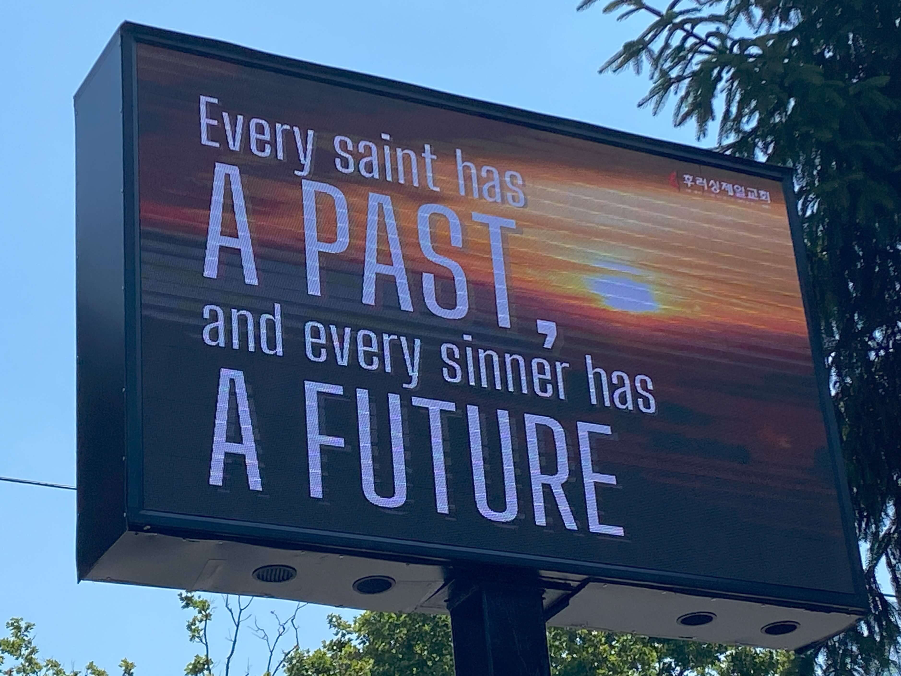 뉴욕의 후러싱 제일 연합감리교회는 개체 교회 사역에 새로운 영감과 활력을 불어넣고 도약할 수 있도록 돕는 ‘마중물’인 <희년사역기금> 10만 불을 마련하고 신청을 받고 있다. 사진은 웨스트버지니아주 찰스톤 시청 앞에 설치된 지밀루 메이슨의 작품 도약(Cabriole). 사진, 김응선 목사, 연합감리교뉴스.