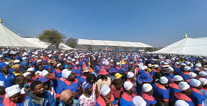 Des méthodistes unis célèbrent le Jubilé 2024 à Mufusire, au Zimbabwe, le 10 août. La Région Épiscopale du Zimbabwe a organisé des conventions dans les campings de Mufusire et Darwendale en août pour marquer une "Année du Jubilé" dans le pays et célébrer le leadership de l'évêque Eben K. Nhiwatiwa, qui est sur le point de prendre sa retraite. Photo du Révérend Taurai Emmanuel Maforo, UM News.