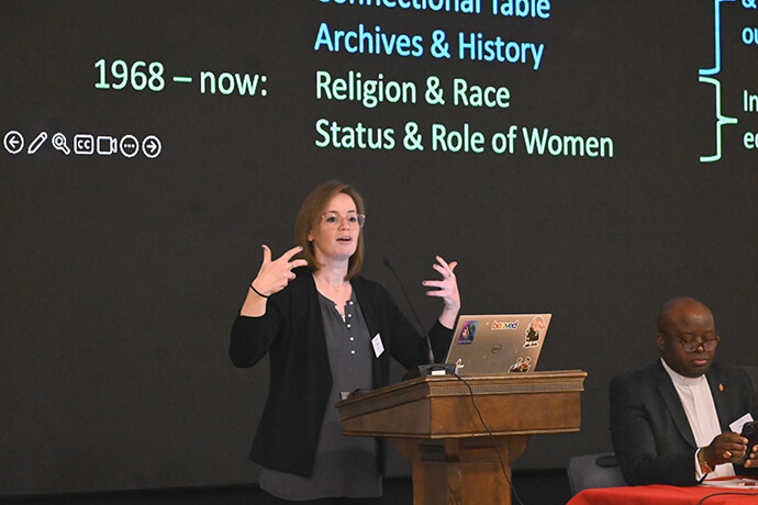Ashley Boggan D., top executive of the United Methodist Commission on Archives and History, speaks Oct. 26 at the Dallas Marriott Downtown during orientation training for members of the Connectional Table. Bishop Mande Muyombo of the North Katanga Area in Africa is to Boggan’s left. Photo by the Rev. Scott Hughes, Discipleship Ministries.