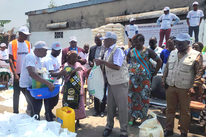 Emile Odimba, coordinator of the United Methodist Committee on Relief’s disaster management office in central Congo, helps distribute supplies to flood survivors in Kinshasa, Congo. More than 3,500 people lost their homes in massive flooding last year. Photo by the Rev. Fiston Okito, UM News.