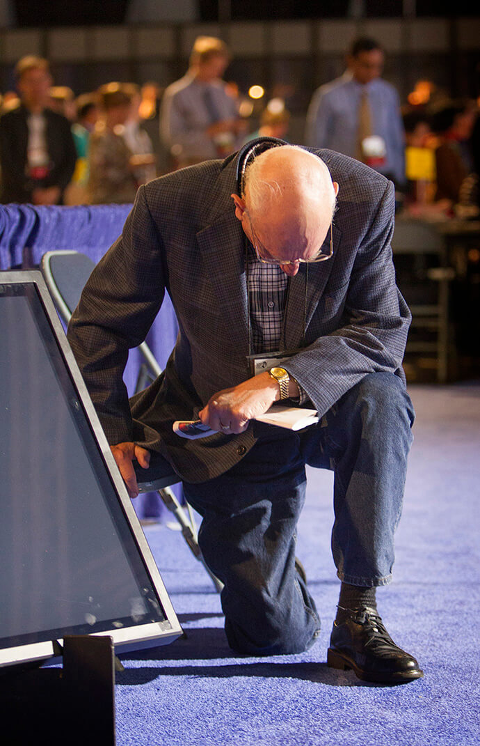 Bishop Richard Byrd Wilke kneels in prayer during the 2012 United Methodist General Conference in Tampa, Fla. Bishop Wilke passed away on April 20 at the age of 94. File photo by Mike DuBose, UM News.