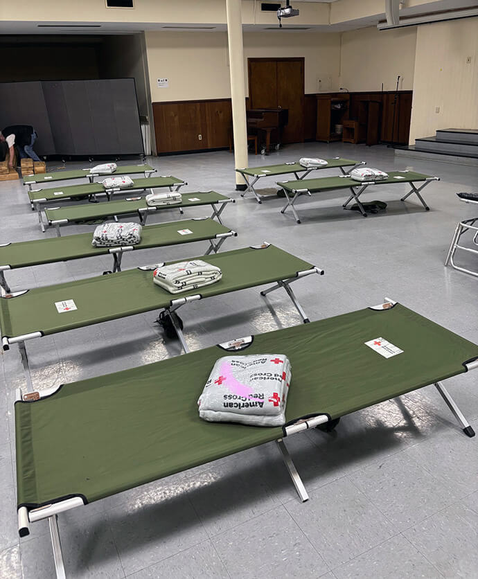 La Iglesia Metodista Unida Grace de San Luis ofrece a las personas desplazadas un lugar para descansar y cargar sus teléfonos como refugio de la Cruz Roja Americana. El refugio estaba a plena capacidad el 18 de mayo. Foto cortesía de la página de Facebook de la Iglesia Metodista Unida Grace. 