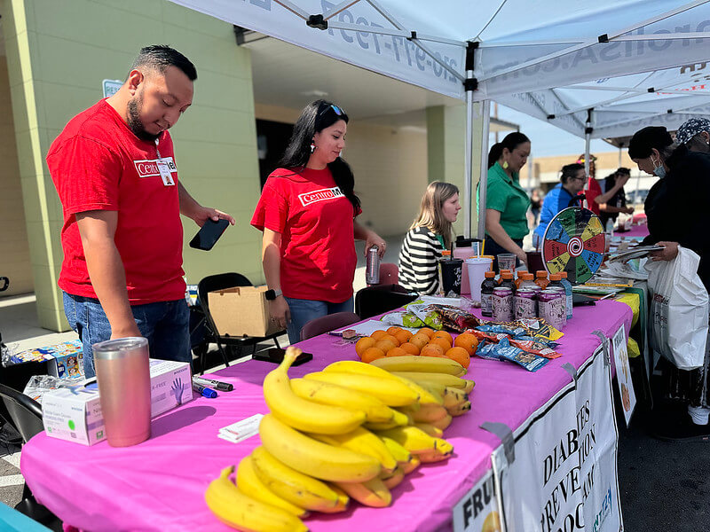 Información sobre la prevención de la diabetes y otras enfermedades recurrentes en la comunidad, es parte de los recursos que se ofrecen durante la feria de salud del Centro de Ministerios de la IMU Northern Hills. Foto Rev. Gustavo Vasquez, MU.