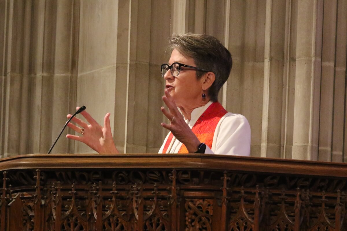 2025년 8월 5일, 은퇴한 샐리 다이크 연합감리교회 감독이 <오하이오·한국 및 그 너머의 감리교 선교 기념대회>에서 설교를 전하고 있다. 사진, 김응선(Thomas E. Kim), 연합감리교뉴스. 